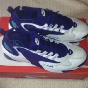 NIKE ZM AiR WHITH AND BLUE SNEAKERS  SIZE 11.5